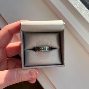 Elegant Abalone Shell (?) Ring silver tone